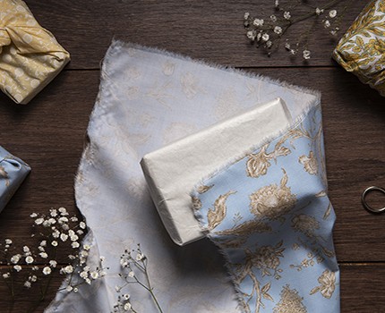 Le furoshiki : et si votre papier cadeau avait enfin un cerveau ?